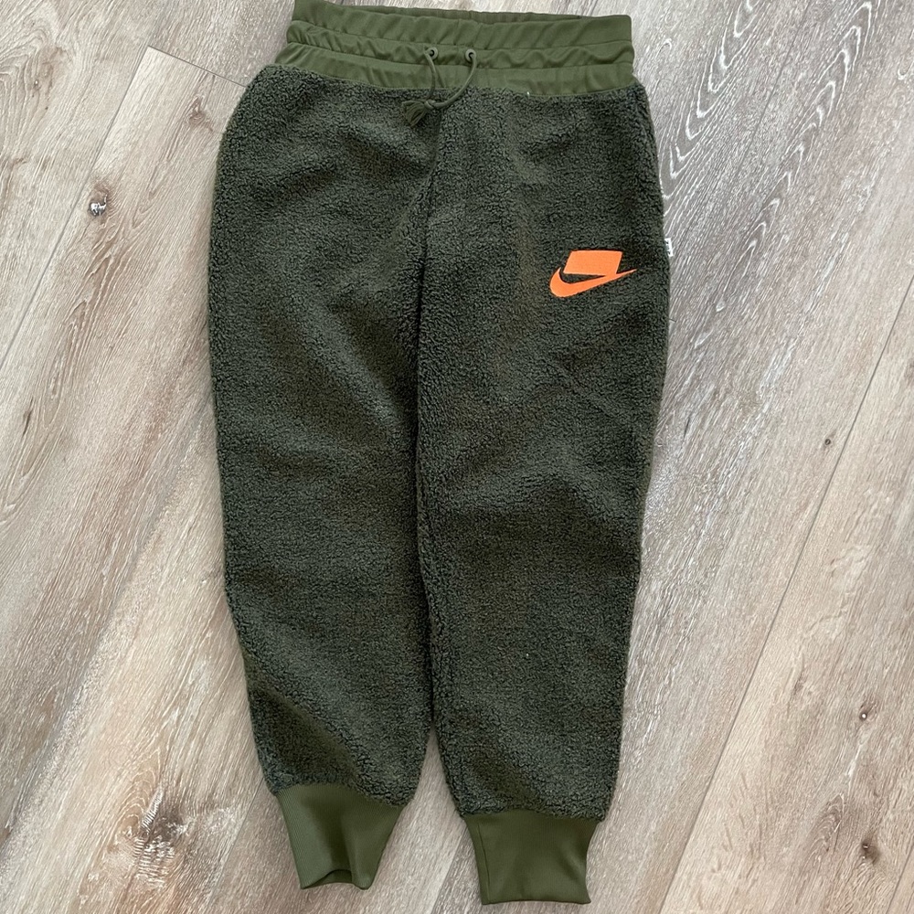 Nike Sportswear Green “Sherpa” Sweatpants